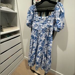 Abercrombie & Fitch White and Blue Floral dress medium petite